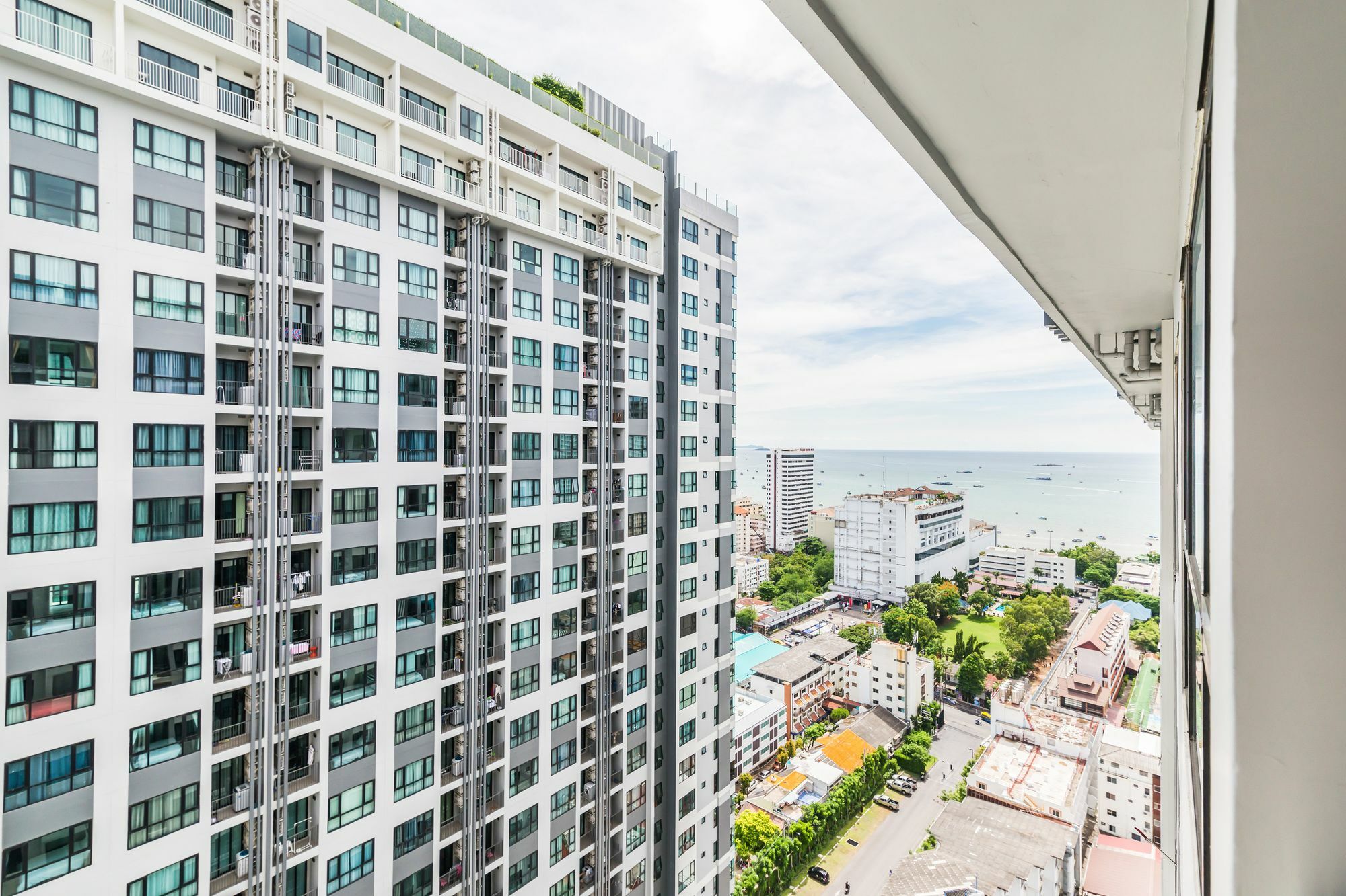 Favstay - The Base Central Pattaya Eksteriør billede