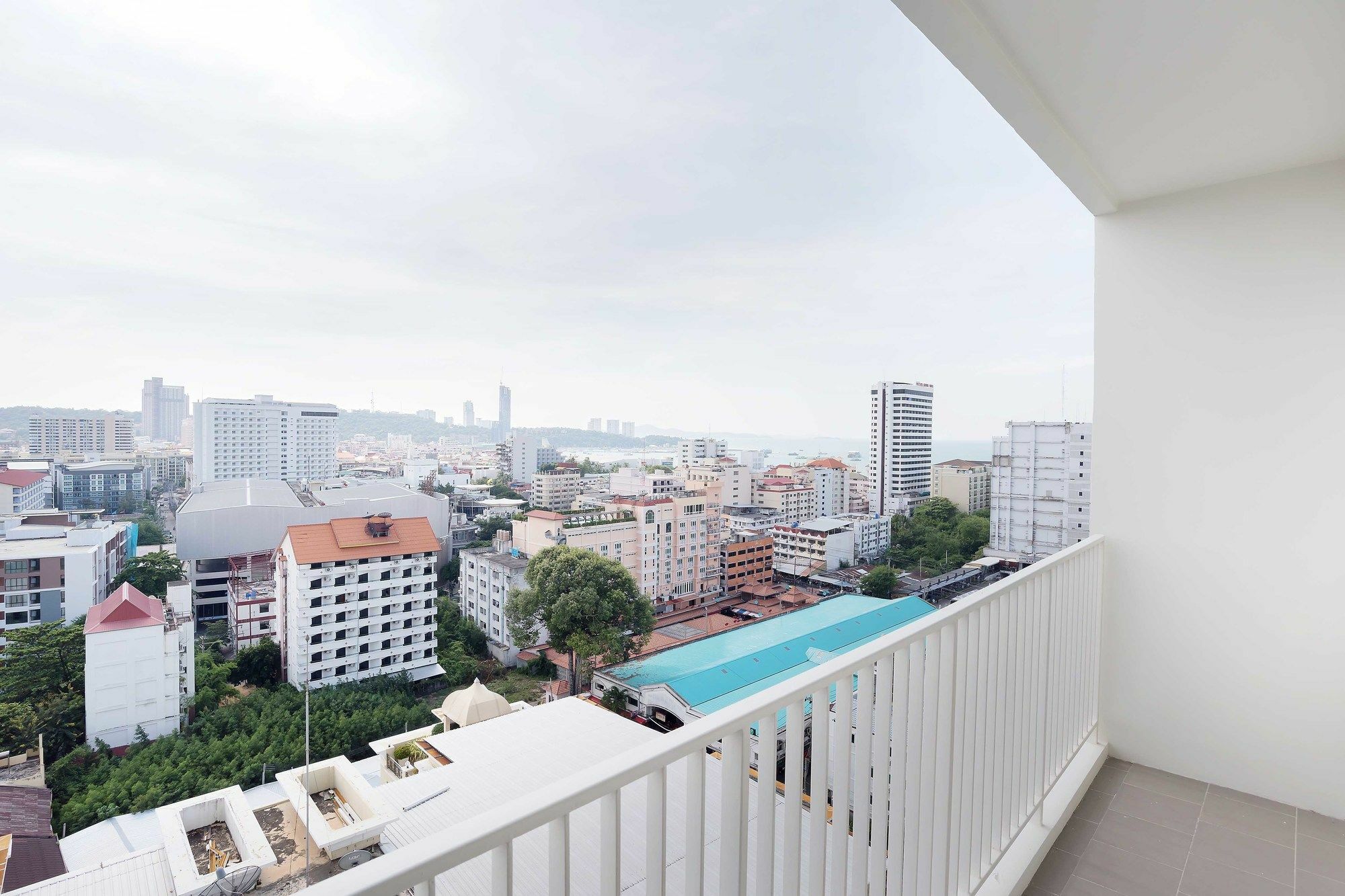 Favstay - The Base Central Pattaya Eksteriør billede