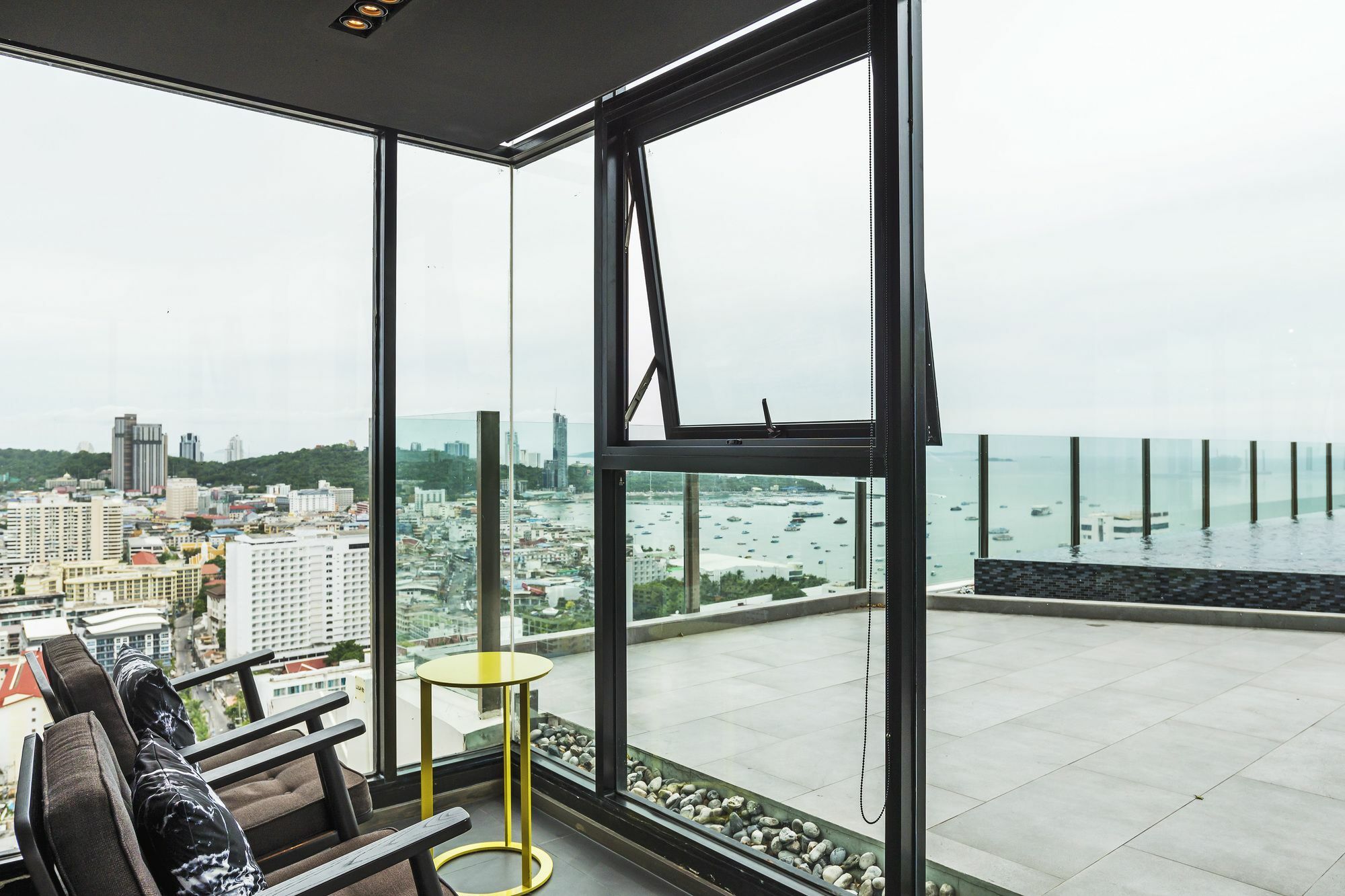 Favstay - The Base Central Pattaya Eksteriør billede