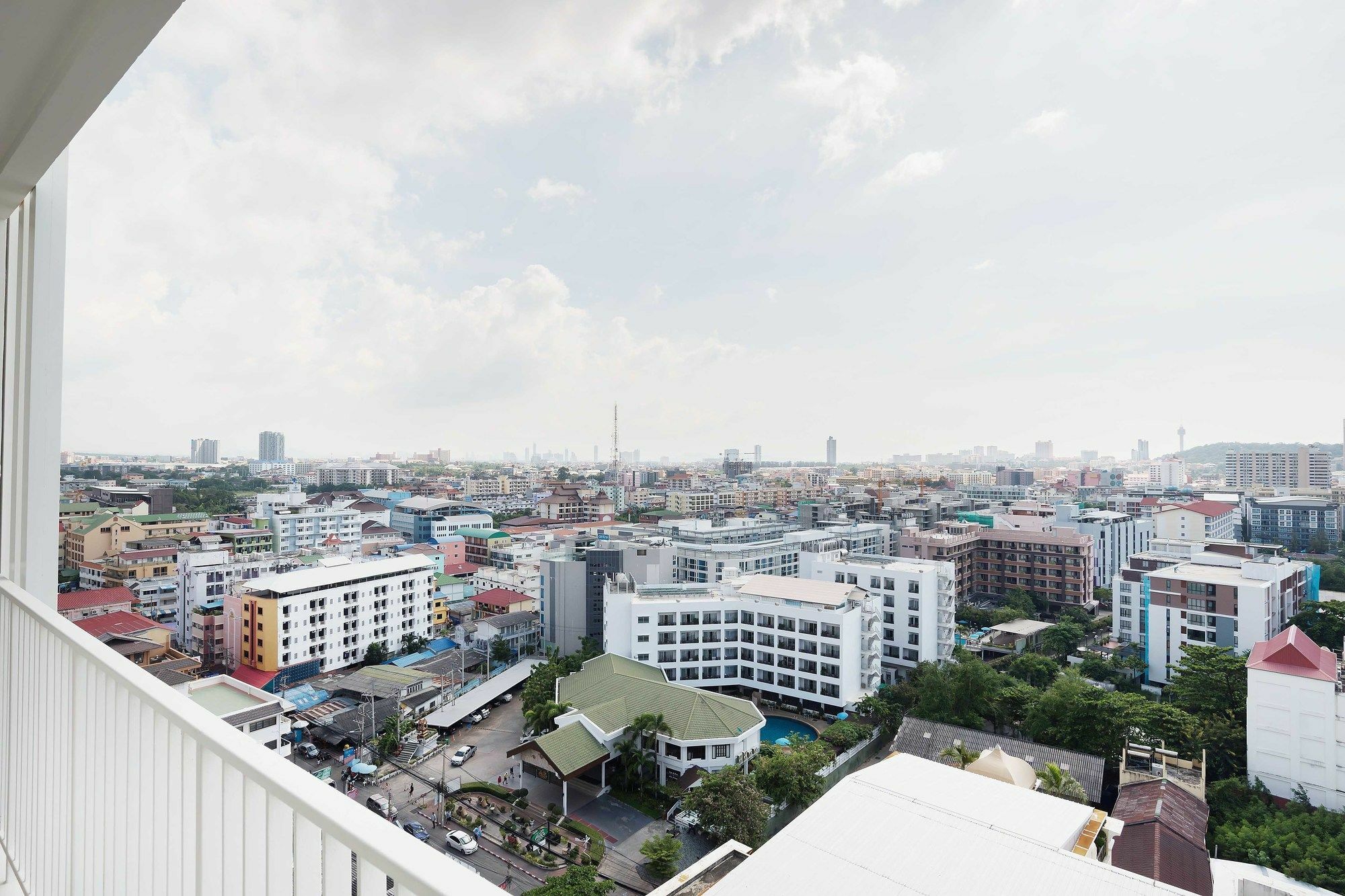 Favstay - The Base Central Pattaya Eksteriør billede